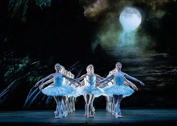 英国ロイヤル・オペラ・ハウス　シネマシーズン 2021/22 ロイヤル・バレエ「白鳥の湖」 写真
