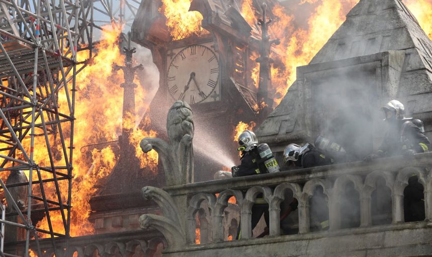 노트르담 온 파이어 Notre Dame on Fire 写真