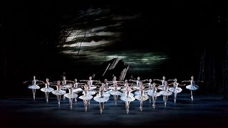 ảnh 英国ロイヤル・オペラ・ハウス　シネマシーズン 2021/22 ロイヤル・バレエ「白鳥の湖」