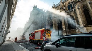 노트르담 온 파이어 Notre Dame on Fire 写真