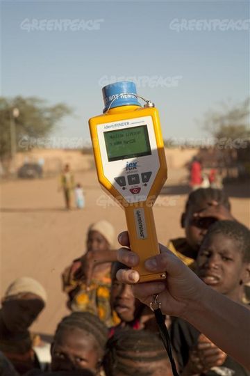 그린피스: 니제르 - 우라늄 광산의 이면 Left in the Dust - Uranium Mining in Niger劇照