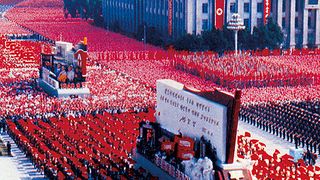 金日成のパレード　 東欧の見た“赤い王朝” 写真