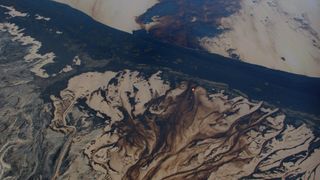 ảnh 페트로폴리스 Petropolis: Aerial Perspectives on the Alberta Tar Sands