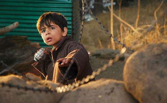 타한 - 수류탄을 쥔 소년 Tahaan - A Boy with a Grenade 사진