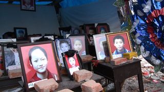 차이나즈 언내츄럴 디재스터 : 더 티어스 오브 쓰촨 프로빈스 China\'s Unnatural Disaster: The Tears of Sichuan Province Foto