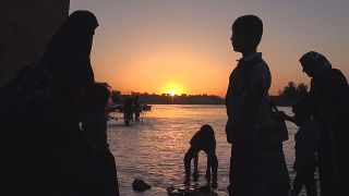 イラク　チグリスに浮かぶ平和 Photo