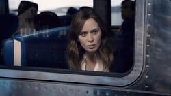 列車上的女孩 The Girl on the Train Foto