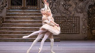 英国ロイヤル・オペラ・ハウス　シネマシーズン 2021/22 ロイヤル・バレエ「くるみ割り人形」 写真