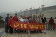 양쯔강을 따라서 Up the Yangtze, 沿江而上劇照