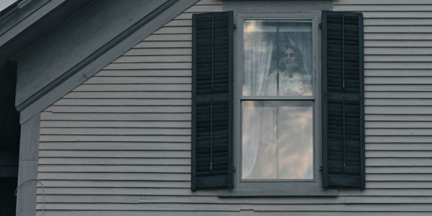 위치 오브 하우스 The Witch in the Window Photo