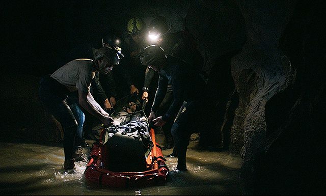 THE CAVE サッカー少年救出までの18日間 写真