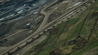 ảnh 페트로폴리스 Petropolis: Aerial Perspectives on the Alberta Tar Sands