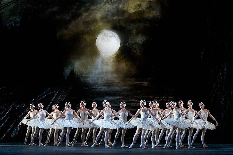 英国ロイヤル・オペラ・ハウス　シネマシーズン 2021/22 ロイヤル・バレエ「白鳥の湖」 รูปภาพ