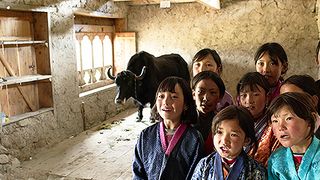 ブータン　山の教室 รูปภาพ