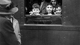 낯선 사람들의 품속으로 Into the Arms of Strangers: Stories of the Kindertransport Photo