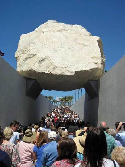 레비테이티드 매스: 더 스토리 오브 마이클 하이저스 마널리틱 스컬프쳐 Levitated Mass: The Story of Michael Heizer\'s Monolithic Sculpture劇照