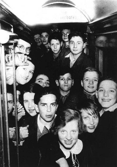 낯선 사람들의 품속으로 Into the Arms of Strangers: Stories of the Kindertransport Foto