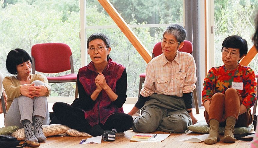 30년의 자매애 - 1970년대 일본 우먼리브 운동의 여성들 30 Years of Sisterhood: Women in the 1970s Women\'s Liberation Movement in Japan Foto