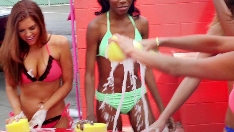 올 아메리칸: 비키니 카워시 All American Bikini Car Wash Photo